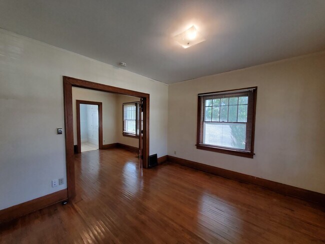 Foto del edificio - 524 W Seerley Blvd