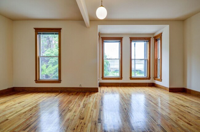 Building Photo - 2748 N Lincoln Ave