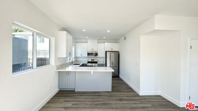 Building Photo - 1337 S Hudson Ave