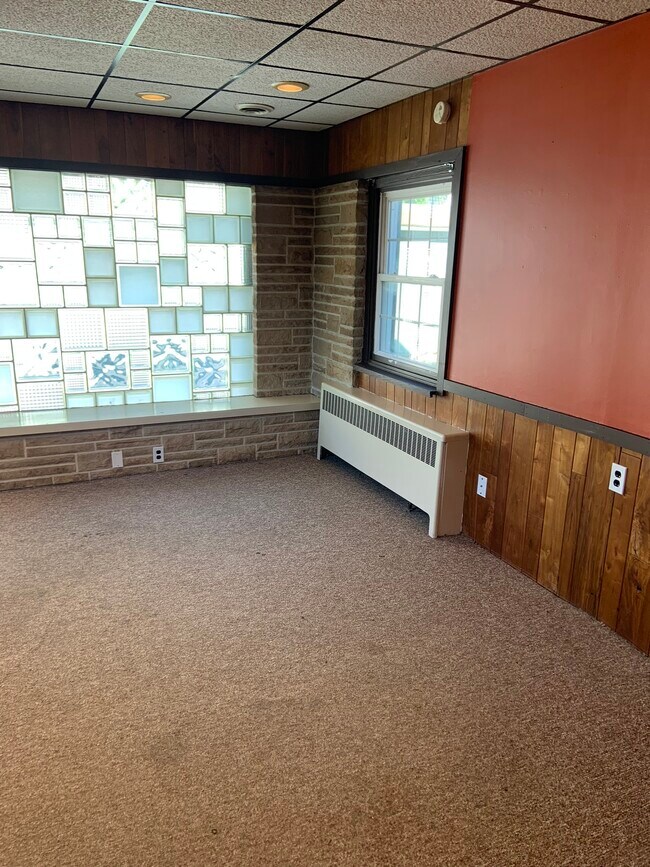 room 1 - 859 Cleveland Ave