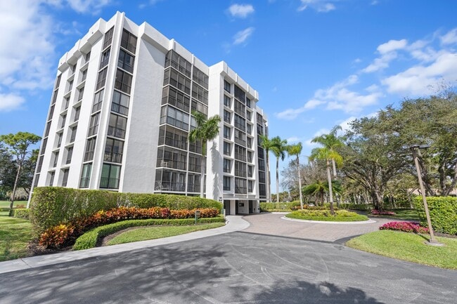 Building Photo - 7847 Lakeside Blvd