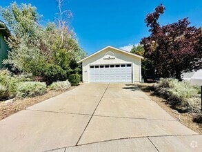 Building Photo - 1170 Forest Knoll Ct