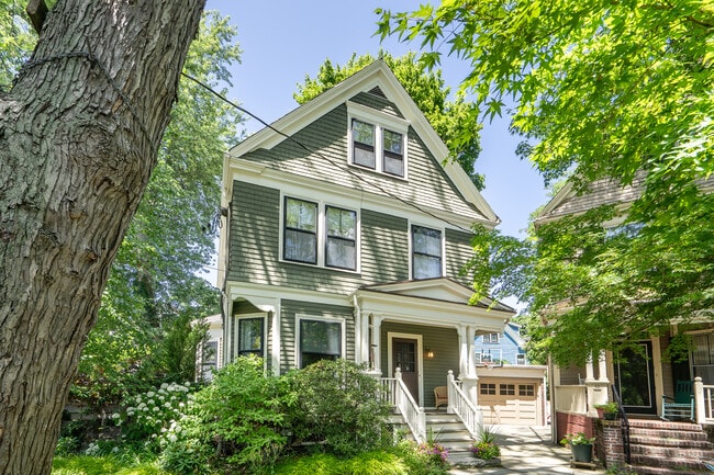 Building Photo - 64 Gorham St