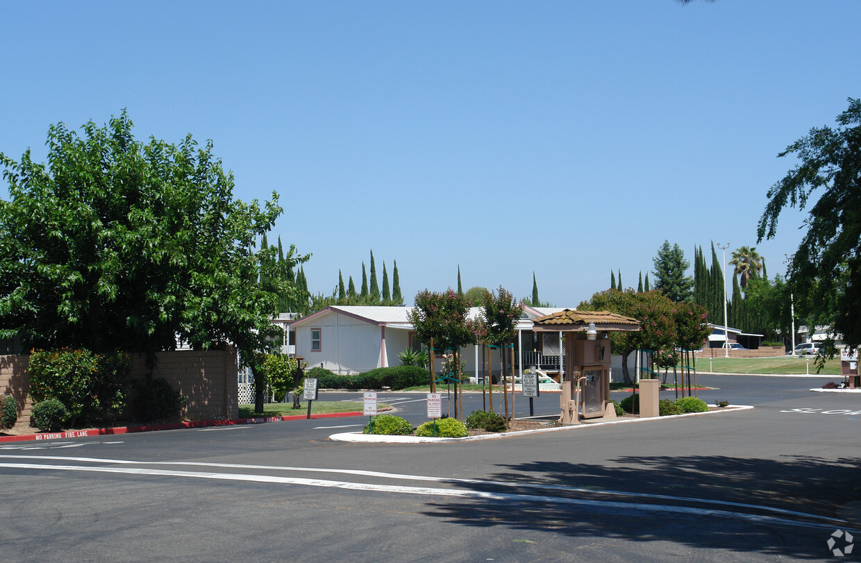 Building Photo - Sierra Meadows