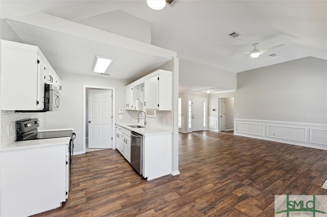 Building Photo - 136 Cormorant Way