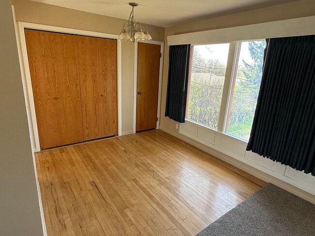 Building Photo - 2 Bedroom, 1 Bath Home for Rent