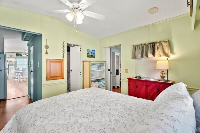 Foto del edificio - 1368 Nettles Blvd