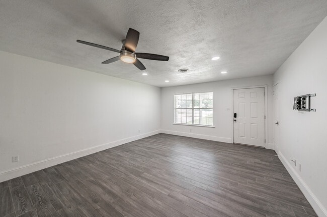 Foto del edificio - 6700 Curtis Rd
