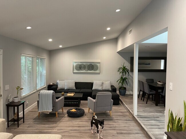 Sala de estar amueblada - 10155 Larwin Ave