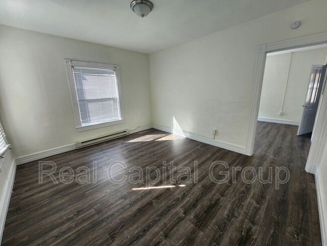 Building Photo - 76 Crandall St