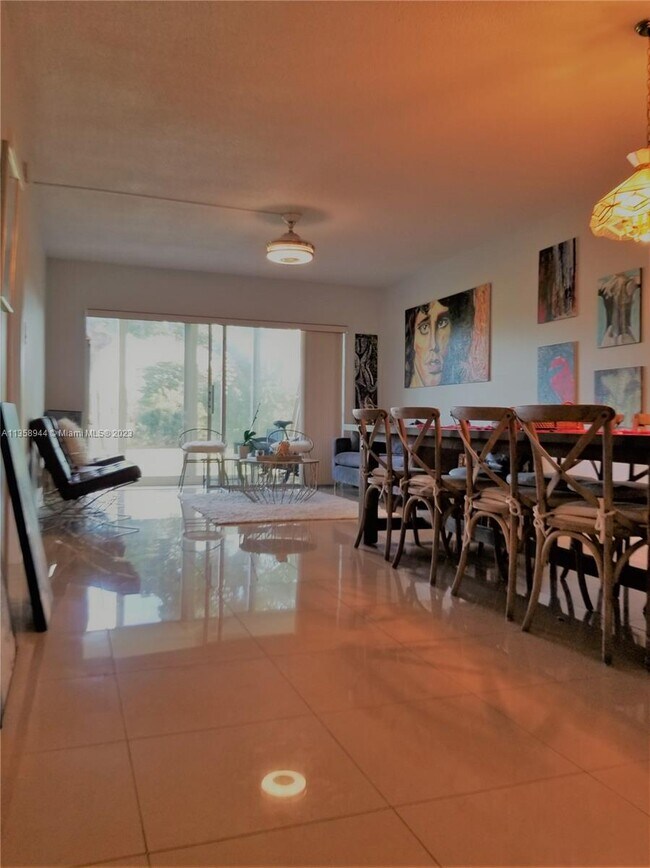 Foto del edificio - 3050 N Palm Aire Dr