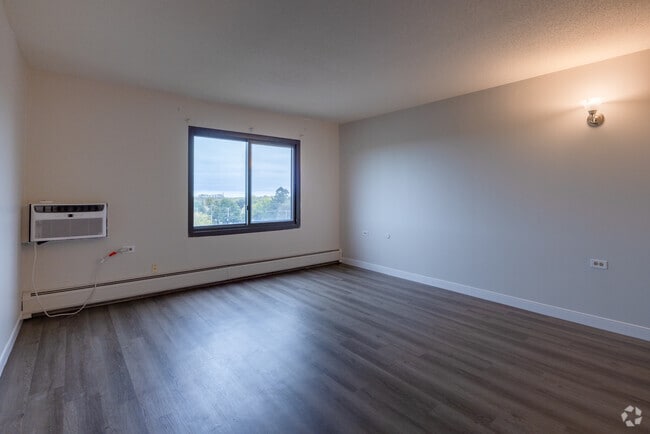 1BR, 1BA - 625SF - Dining Room and Living Room - Carmel House