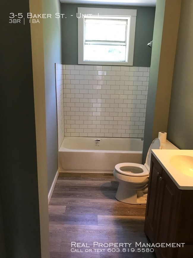 Building Photo - Renovated 3 Bedroom 1st Floor Unit in Dover!