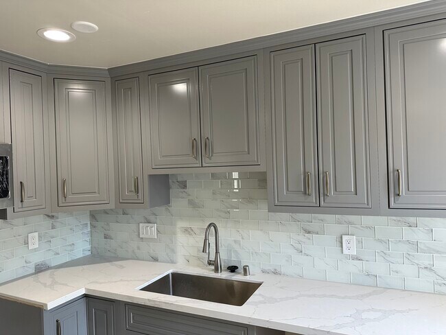 Building Photo - 928 Desert Isle Dr