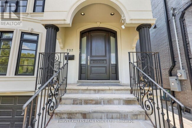 Building Photo - 737 Woburn Ave