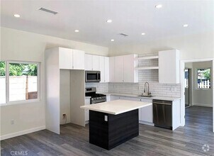 Building Photo - 17217 Kittridge St