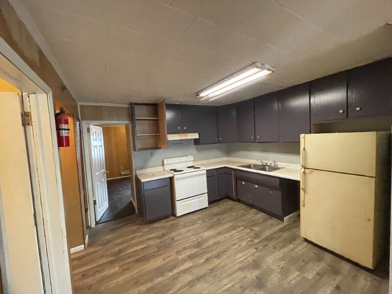 511 W Centre St Unit Apt 2B, Mahanoy City, PA 17948 Room for Rent in