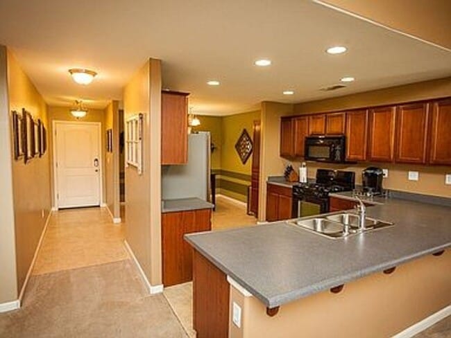 Foto del edificio - Beautiful Granville Managed 3 Bedroom 2 Ba...