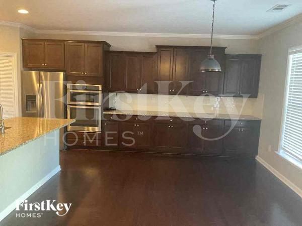 Building Photo - 956 Woodbury Rd