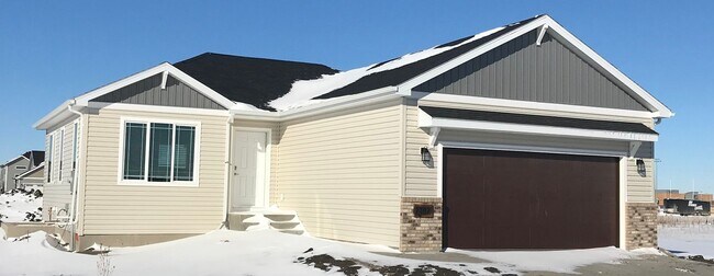 Foto del edificio - 4 Bed 3 Bath Single Family Home