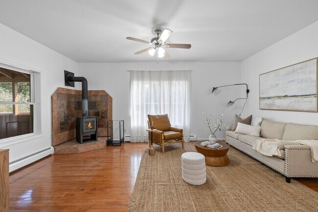 Foto del edificio - 163 Silver Lake Rd