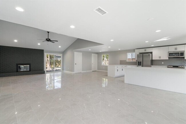 Foto del edificio - 2410 Walnut Bend Ln