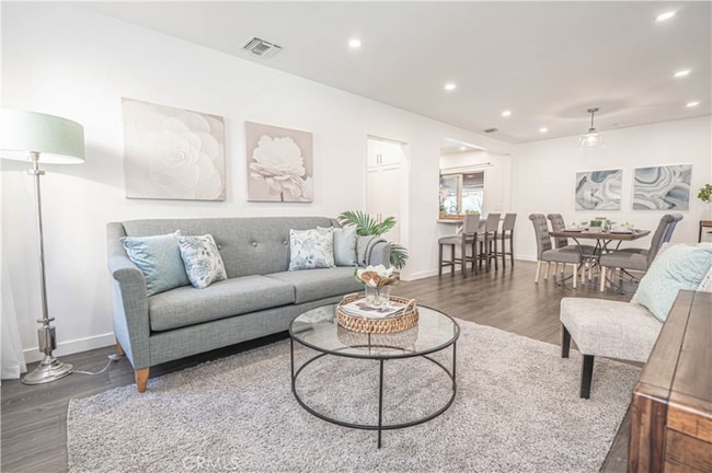 Foto del edificio - 3744 Los Olivos Ln