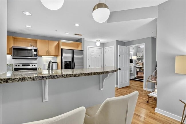 Foto del edificio - 390 17th St NW