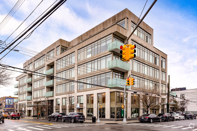 Building Photo - The Residences at 400 U