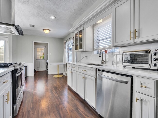 Foto del edificio - 1134 Western Springs Dr