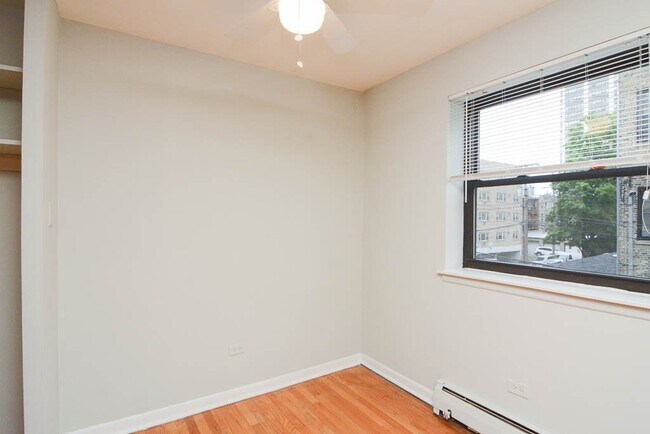 Foto del edificio - 503 W Briar Pl