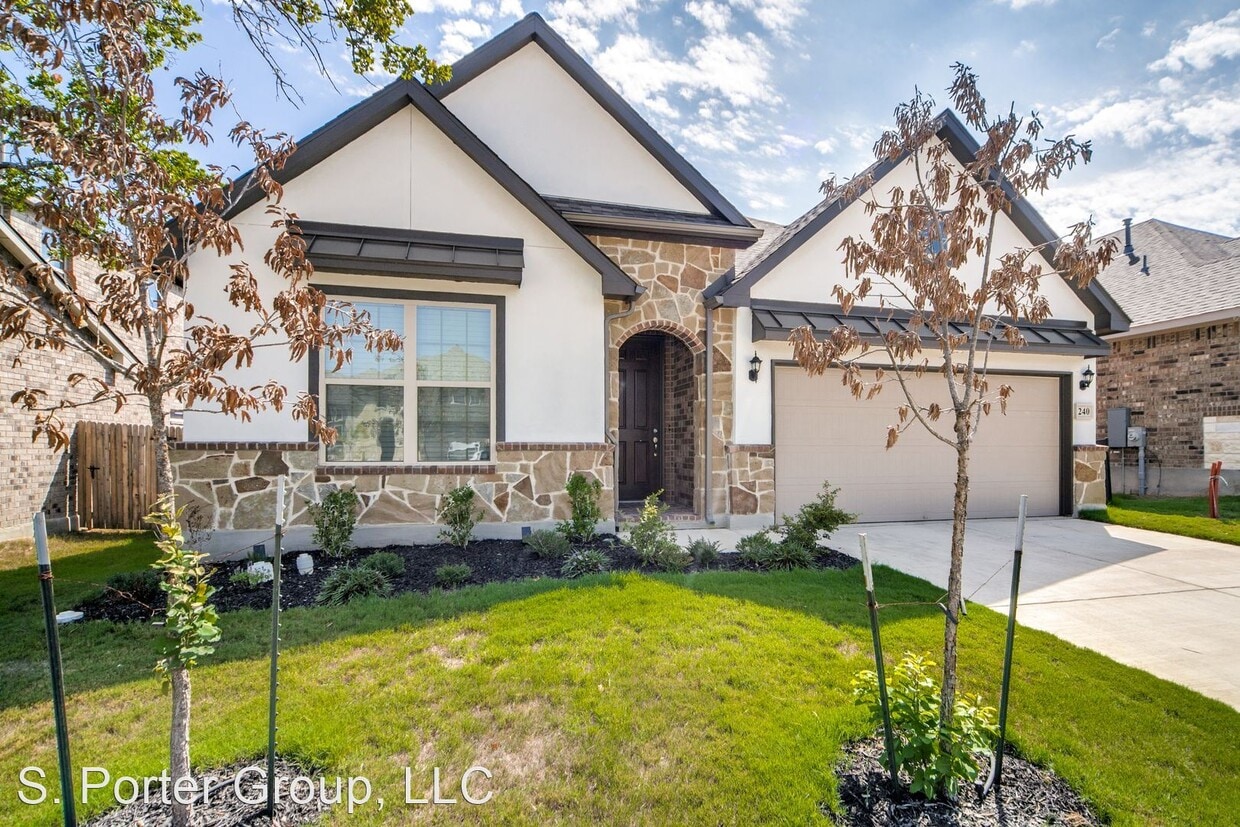 3 br, 2 bath House 240 Melody Meadows House Rental in Spring Branch