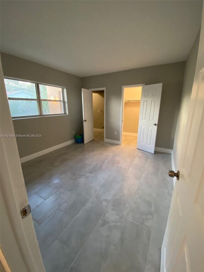 Building Photo - 1431 NE 118th Terrace