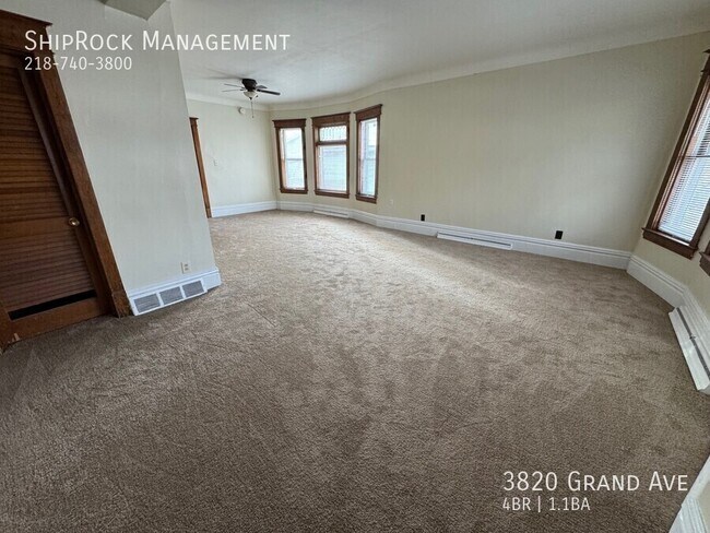 Foto del edificio - 3820 Grand Ave