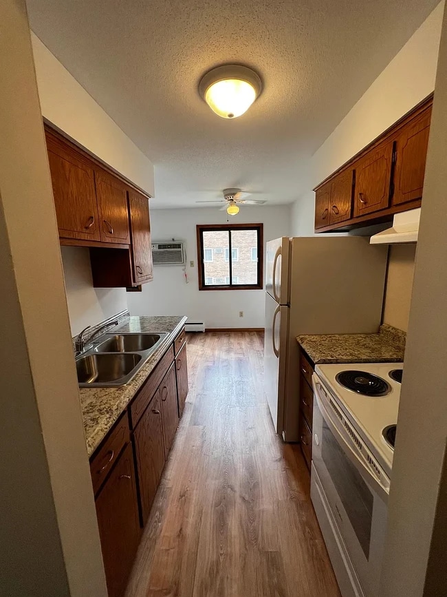 Kitchen - 3826 Stinson Blvd NE