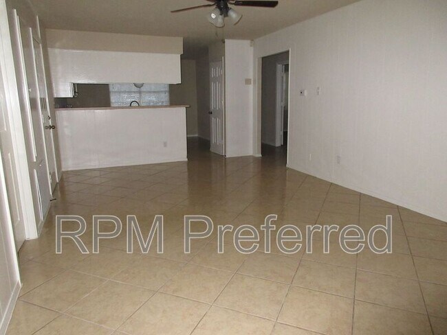 Building Photo - 23015 Bayleaf Dr