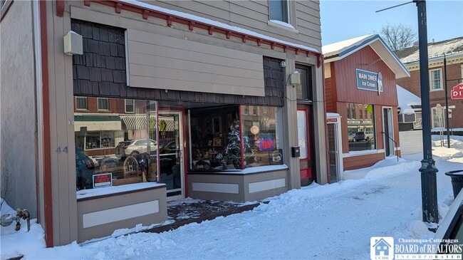 Building Photo - 44 E Main St