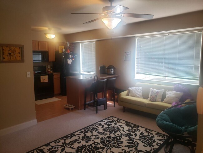 Building Photo - AVAILABLE FALL 2026!  1 Bedroom Condominium in University Heights!