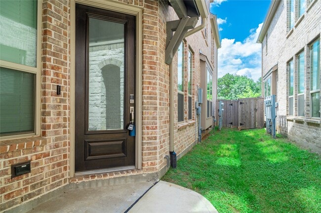 Building Photo - 6526 Bramble Cv Ln