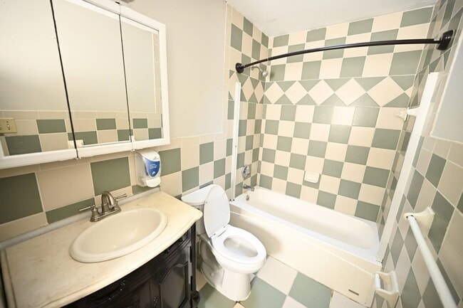 Building Photo - For Rent: Beautiful 3-Bedroom Home in Durh...