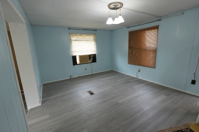 Building Photo - 206 Cedar St