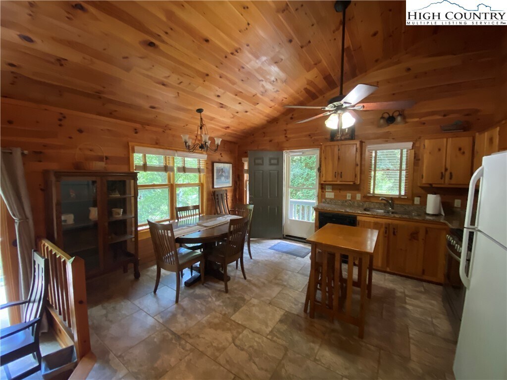 Foto del edificio - 476 Ballou Mills Rd