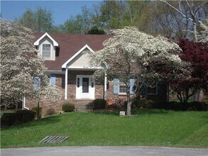Building Photo - 2247 Sweetbriar Dr