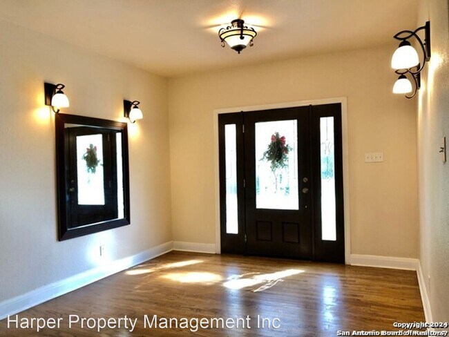 Building Photo - 3 br, 3 bath House - 231 E Elmview Place