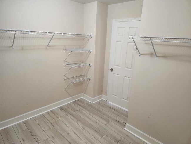 Building Photo - 3020 Whitfield Ave