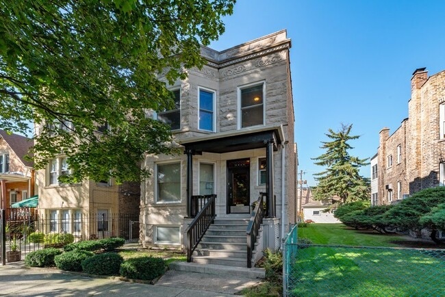 Building Photo - 2948 N Fairfield Ave