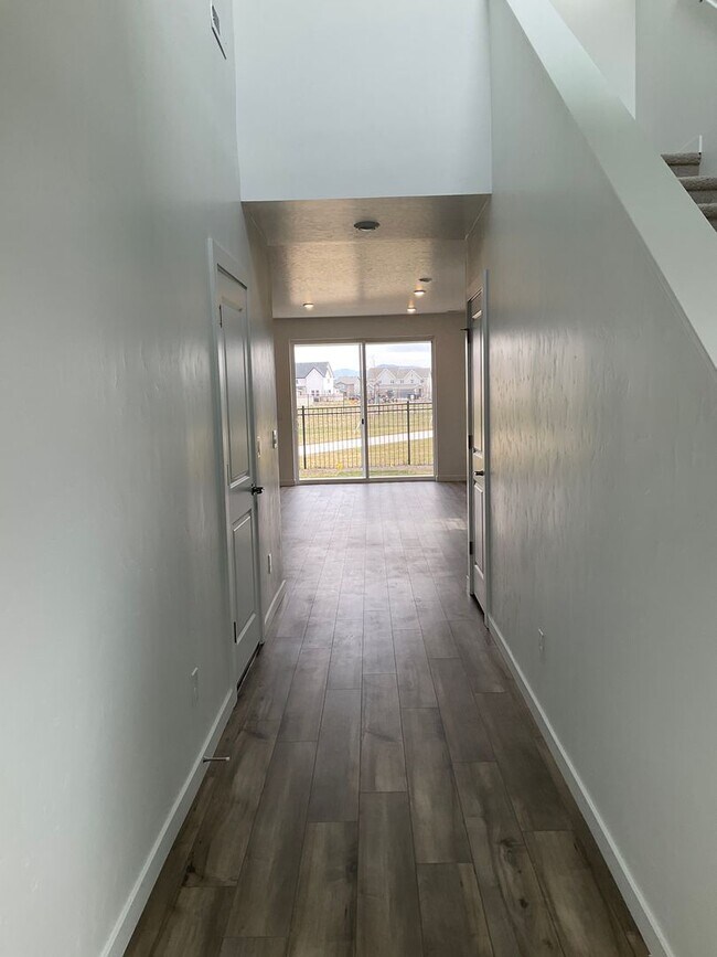 Foto del edificio - Beautiful New home in Eagle Ridge
