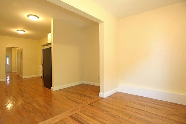 Foto del edificio - 114 Everett St