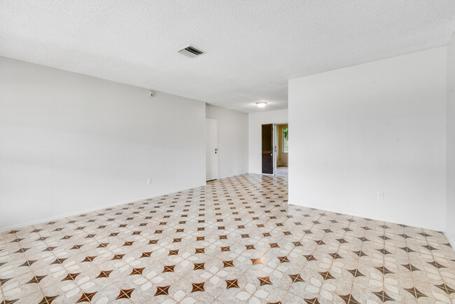 Foto del edificio - 2/2 House Available in Port St Lucie!