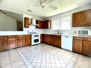 Building Photo - 13507 Chipman Glen Dr
